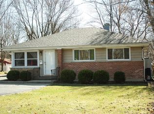 2075 Dundee Rd, Northbrook, IL 60062