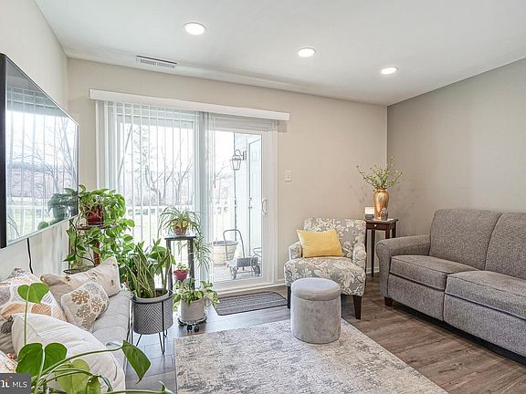 3rd image of 2305 Sandra Rd