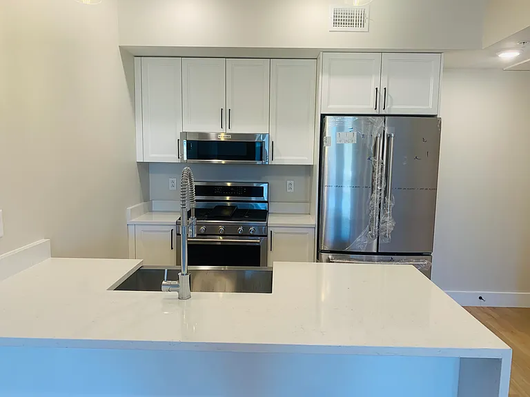 305 Webster Ave #308 — Photo 2