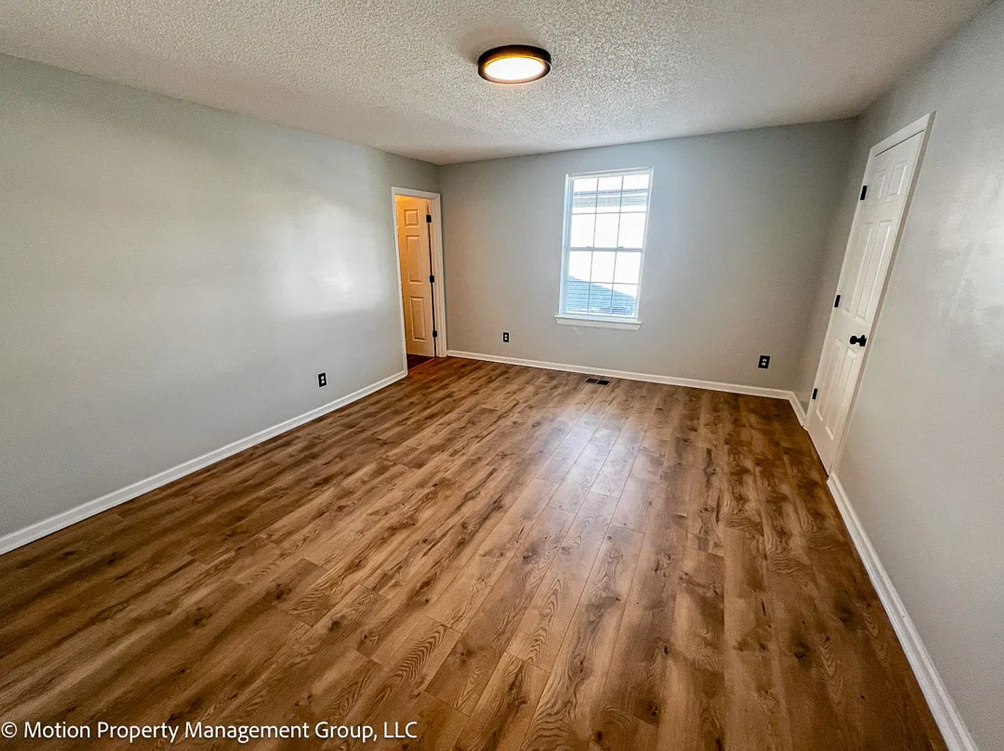 2407 North Chamberlain Avenue — Photo 4