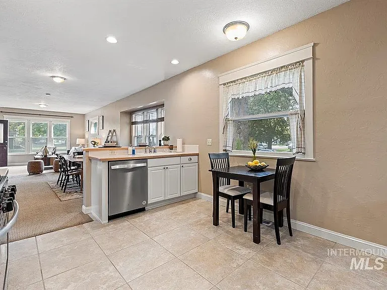 520 S 15th Ave — Photo 18