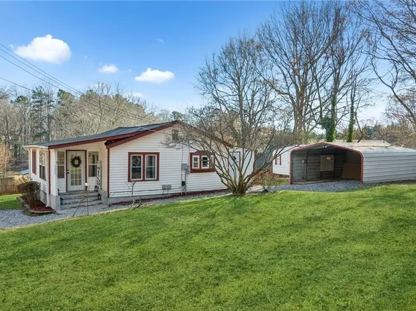 5813 Hilltop Dr, Flowery Branch, GA 30542