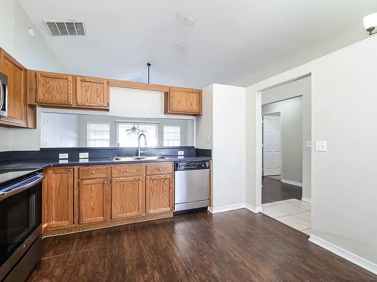 931 Rivecon Ave — Photo 7