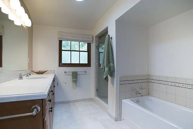 556 Scenic Dr — Photo 11
