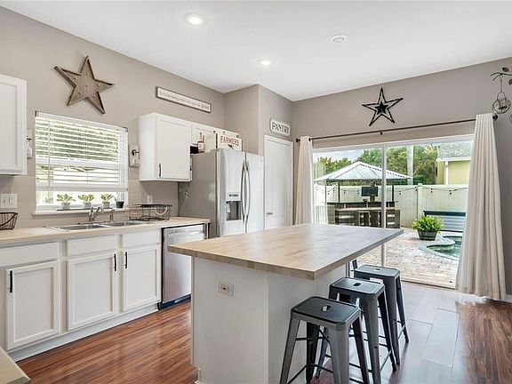 2nd image of 318 Clydesdale Cir