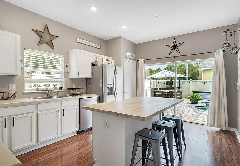 318 Clydesdale Cir — Photo 2