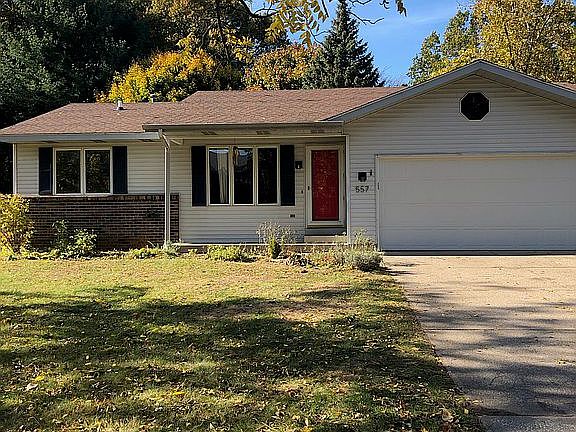 4th image of 557 Howard Ave