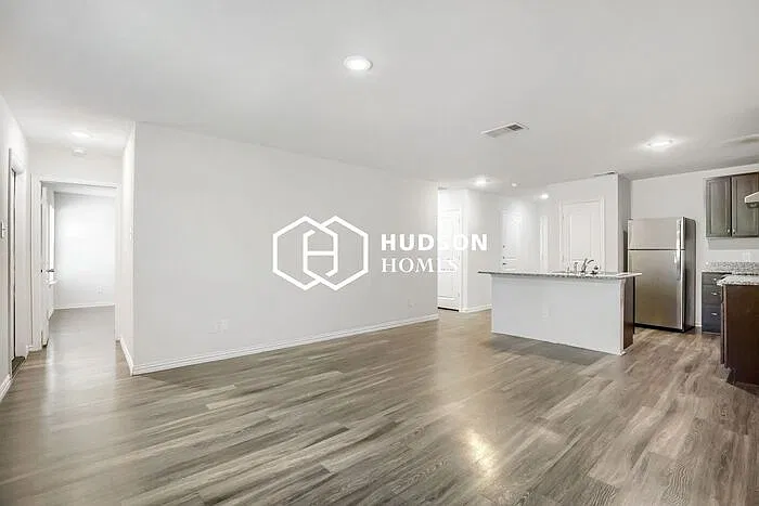 3 bed, 2.0 bath, 1028 sqft, $1,599 — Photo 4
