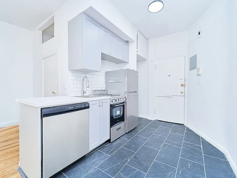 317 W 74th St #1A — Photo 2