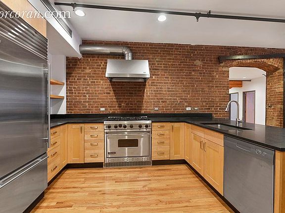 3rd image of 500 Greenwich St Rm 402