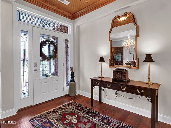 4th image of 1176 Leesburg Drive