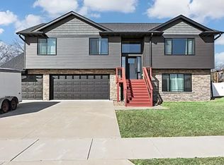 901 David Dr, Solon, IA 52333
