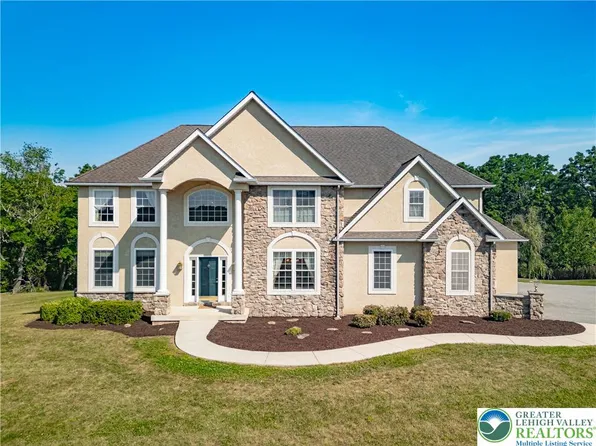 3940 Whitetail Ct, Schnecksville, PA 18078