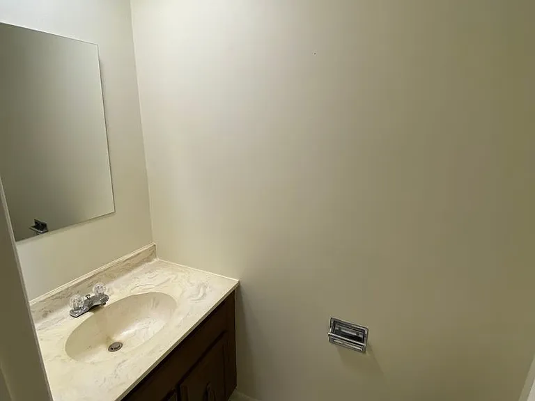 2901 & 2905 Poplar St #&-410 — Photo 9