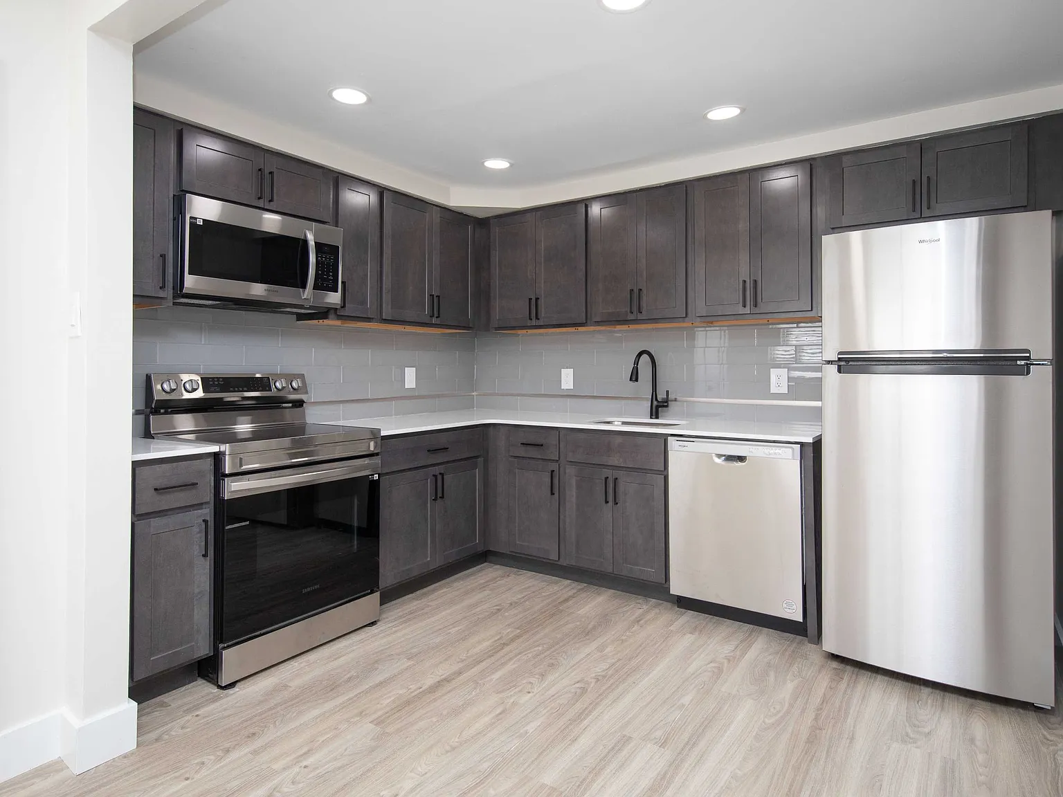 Golf Club Apartments — Photo 2