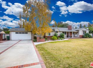22700 Calvert St, Woodland Hills, CA 91367
