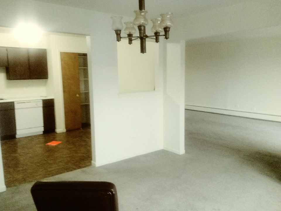 2nd image of 7121 N Ridge Blvd APT 409