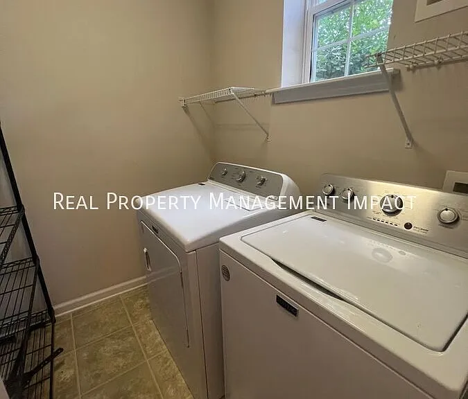 528 Auburn Square Dr — Photo 10