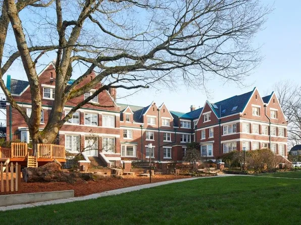 Anna Mann Apartments