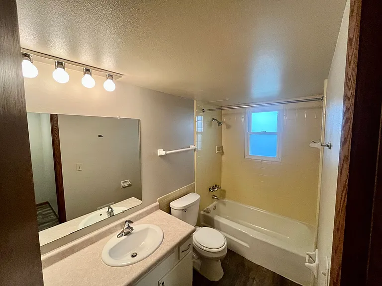N114W15556 Sylvan Cir — Photo 14