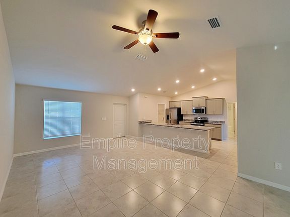 3rd image of 4117 NE 21st Pl