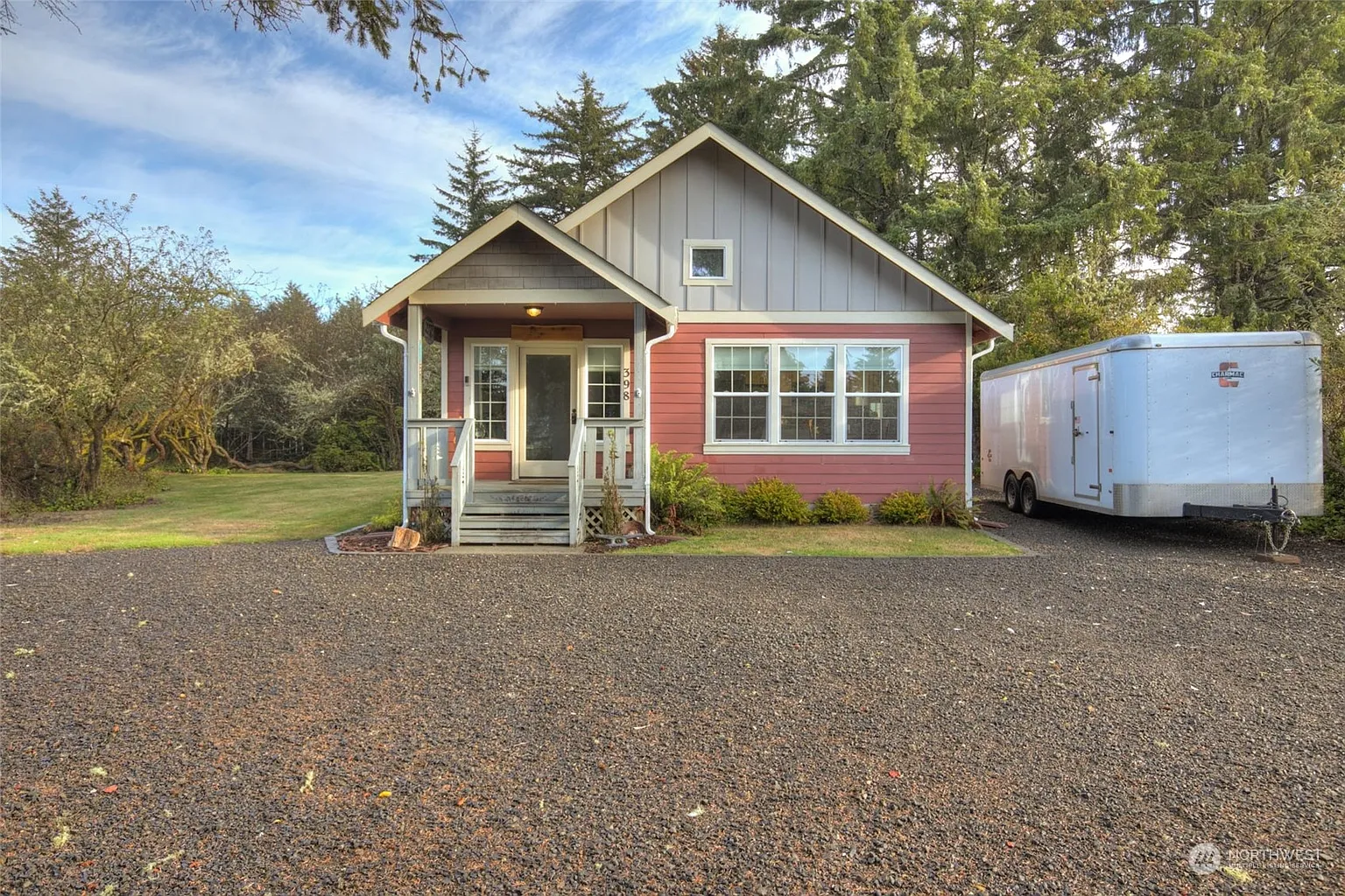 398 Canal Drive SE photo 1