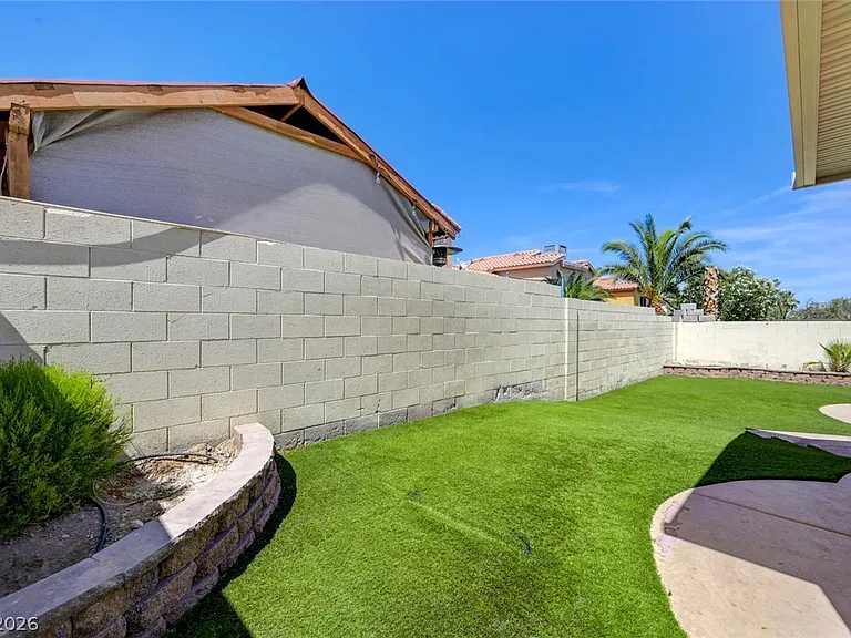 8752 Raindrop Canyon Ave — Photo 39