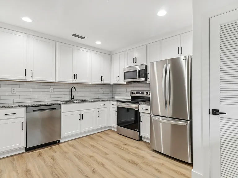 San Marco Square Apartments — Photo 5