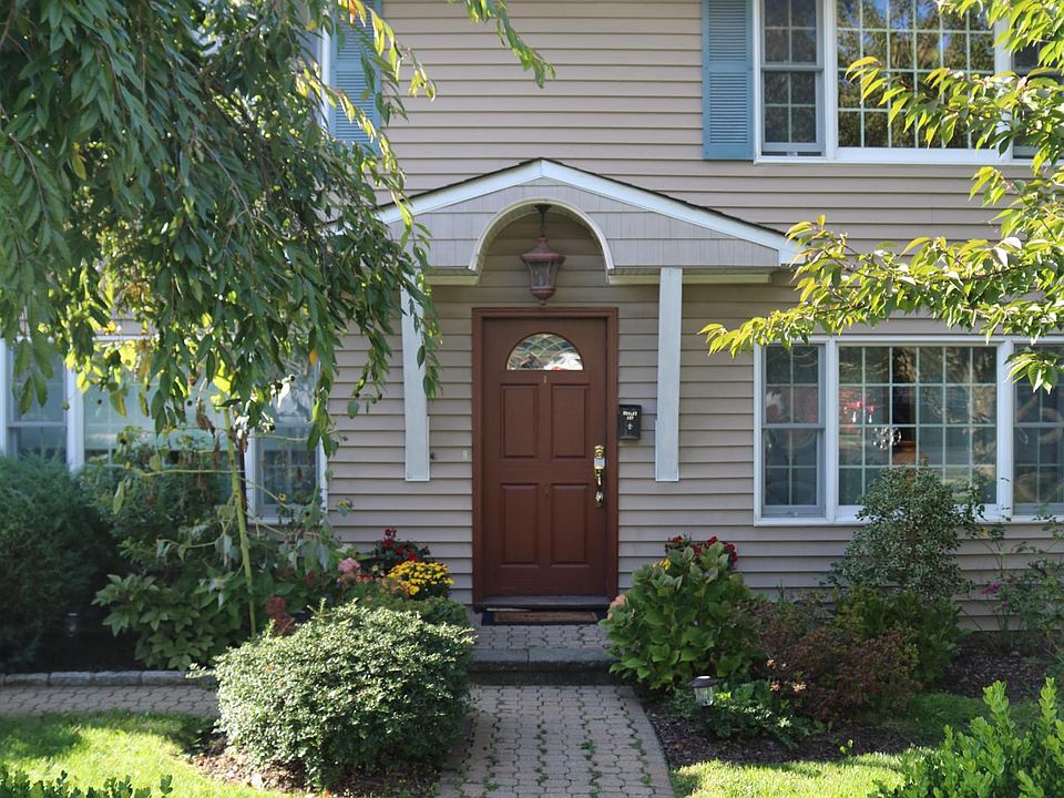 1st image of 107 Lincoln Ave E