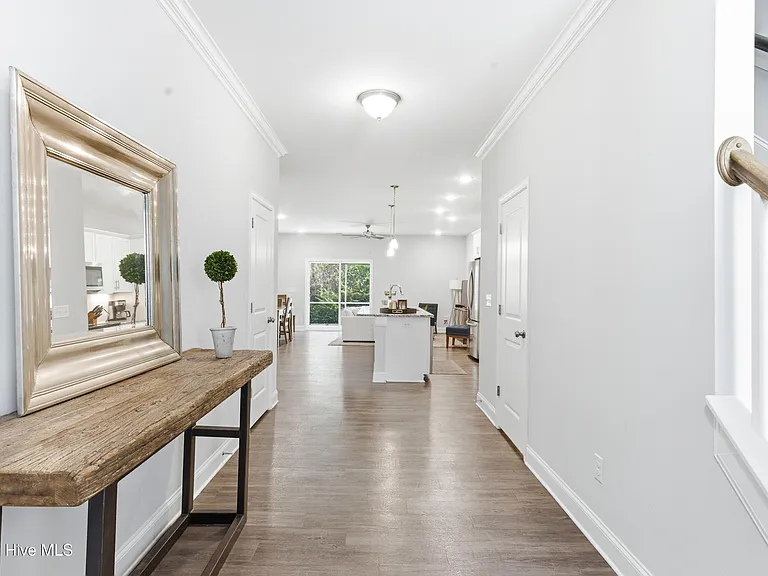4406 Finch Ln — Photo 3