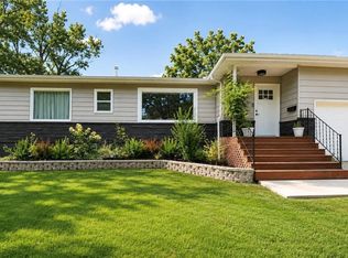 302 SE Corder St, Lees Summit, MO 64063