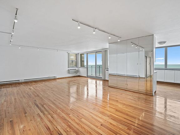 3rd image of 6147 N Sheridan Rd APT 5B