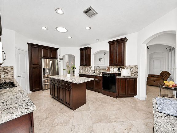 3rd image of 21123 Dover Park Ln