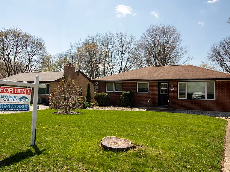 179 Burnside Dr #LOWER — Photo 1