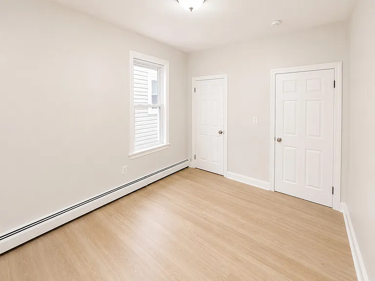 469 Avon Ave — Photo 12