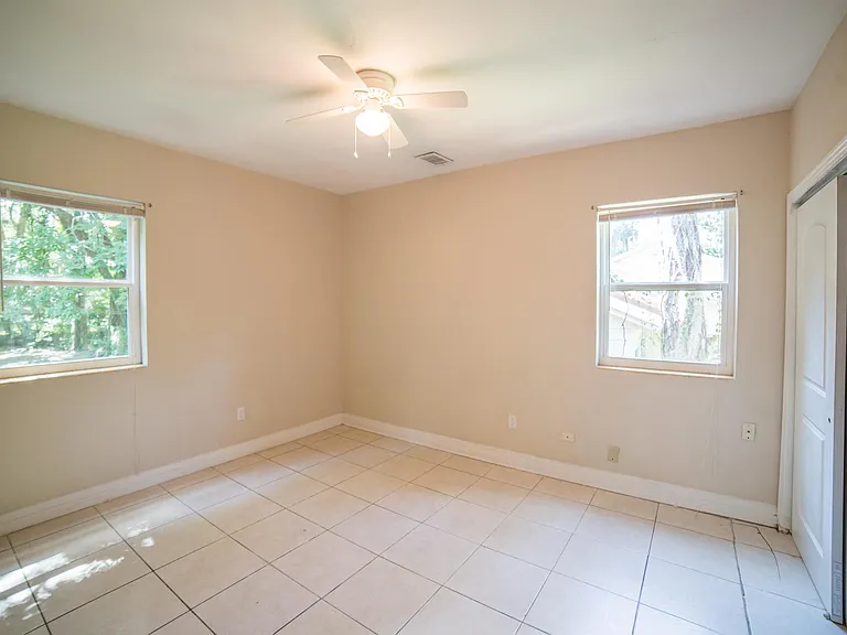 1079 SW 11th Ter — Photo 20