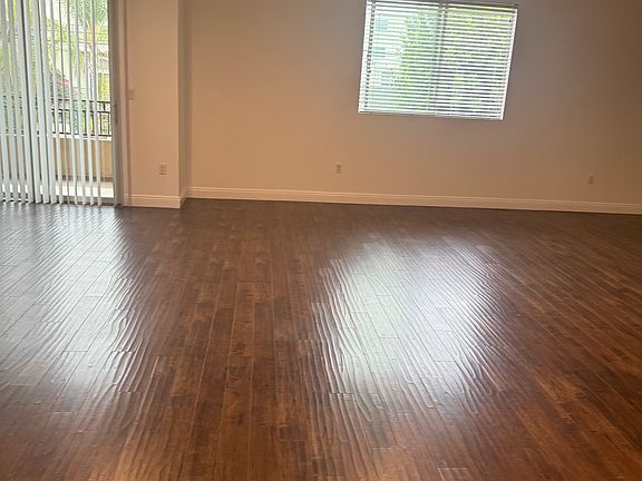 4th image of 10830 Kling St Unit 201