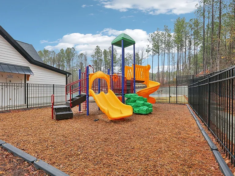 1041 Saint Lawrence Dr — Photo 37