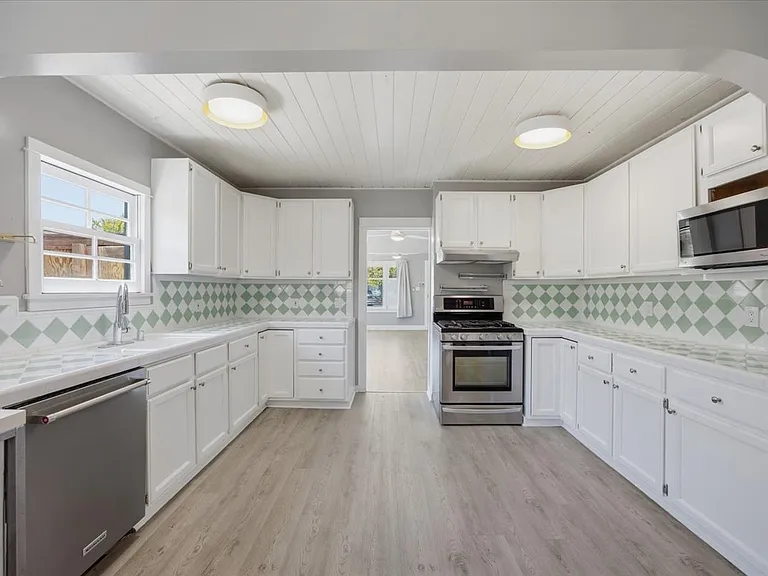 744 Flower Ave — Photo 7