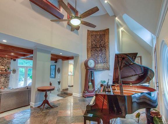 3rd image of 1308 Heatherloch Dr
