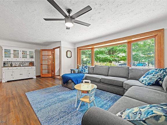 3rd image of 1012 Woodlane Dr