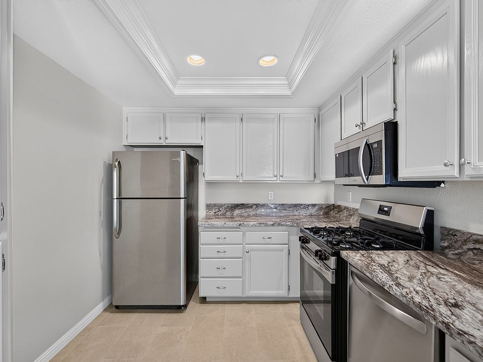 GRANITE COUNTERS AND NEW APPLIANCES