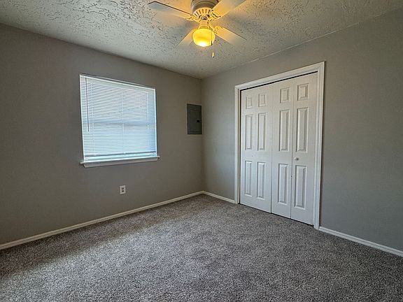 4th image of 1602 SW B Ave