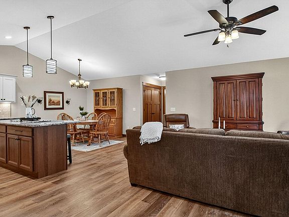 3rd image of 5643 Green Park Dr