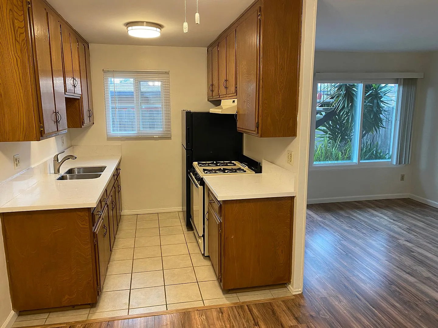 Ocean Beach Apartment — Photo 4