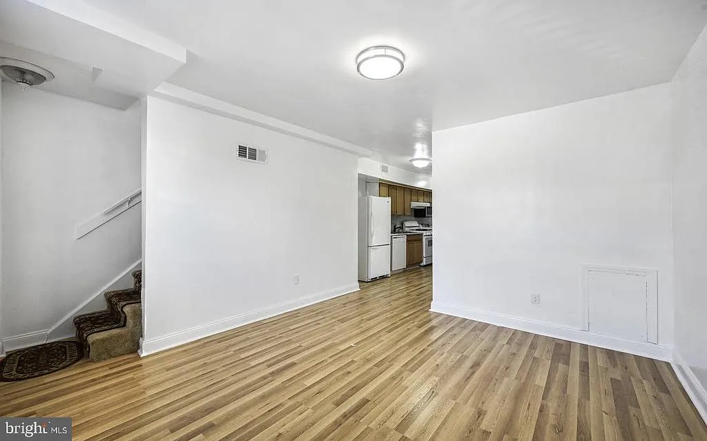 3 bed, 1184 sqft, $2,500 — Photo 3