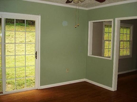 3rd image of 960 Graceland Dr