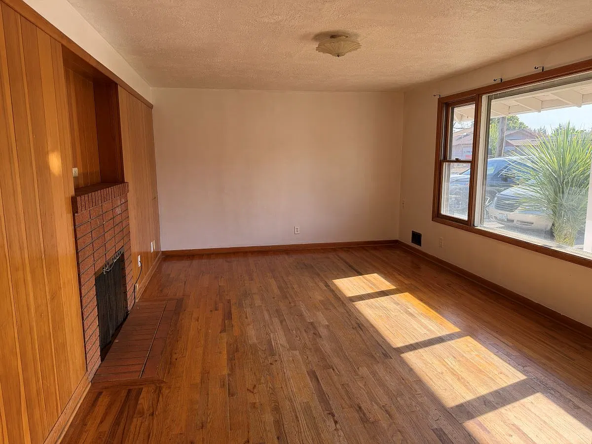 3 bed, 1556 sqft, $2,350 — Photo 2