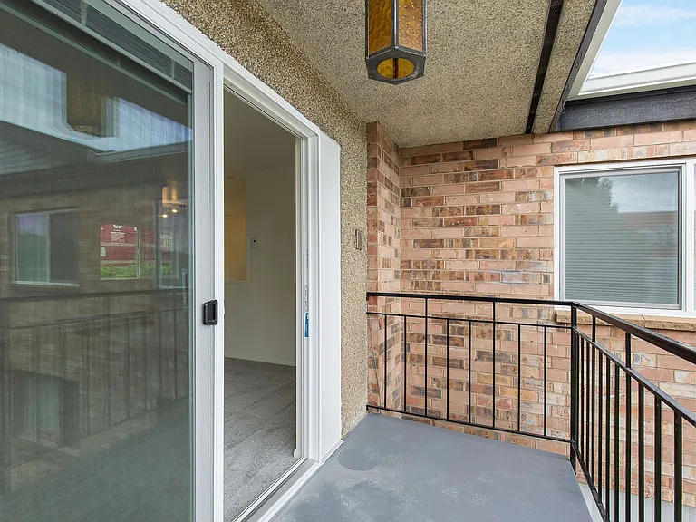 Barrett Apartments — Photo 63