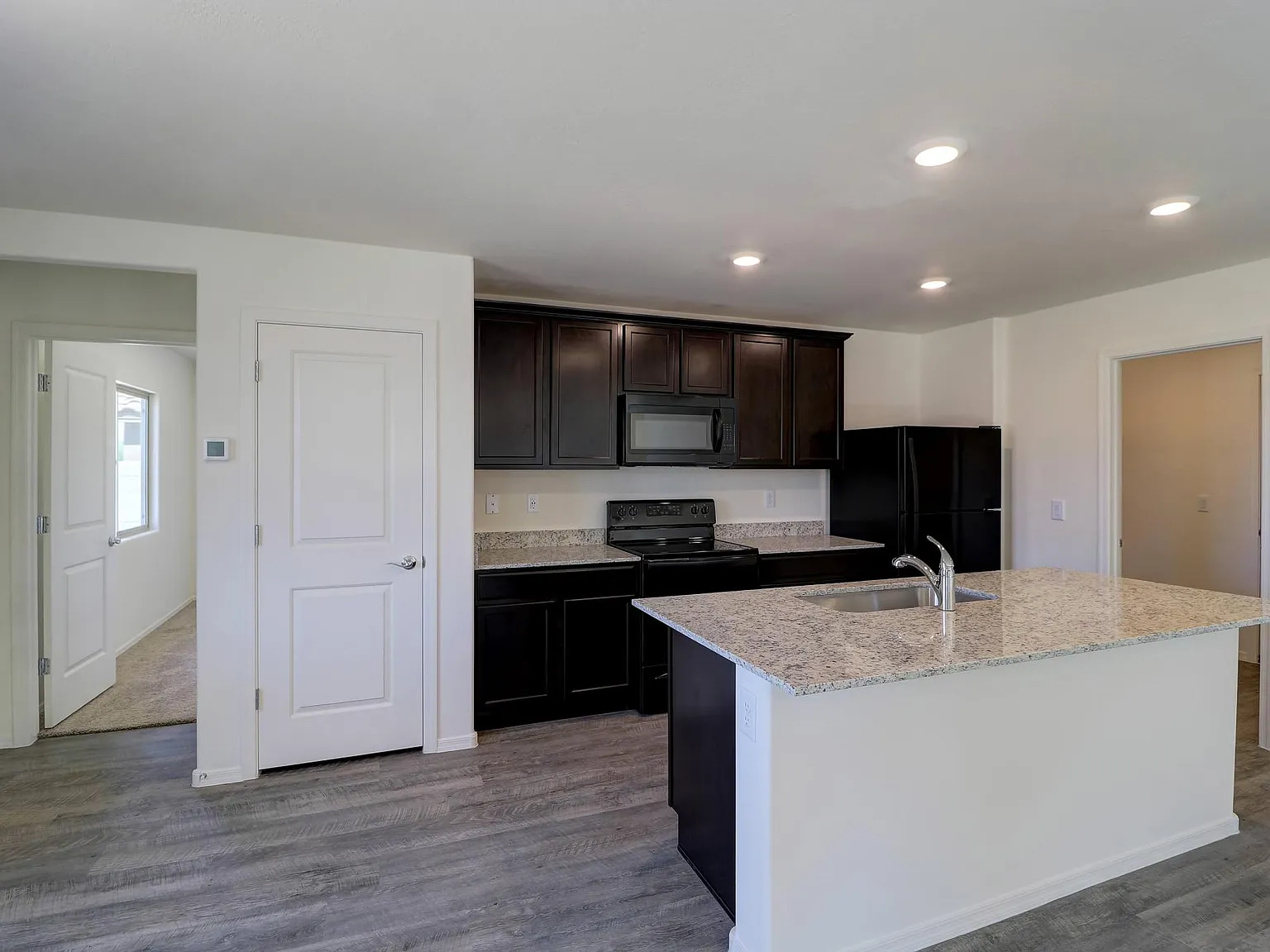 3 bed, 1295 sqft, $1,650 — Photo 4